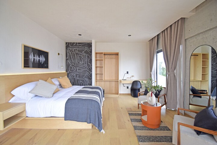 Room 10 of 29