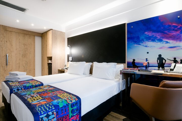 Room 13 of 48