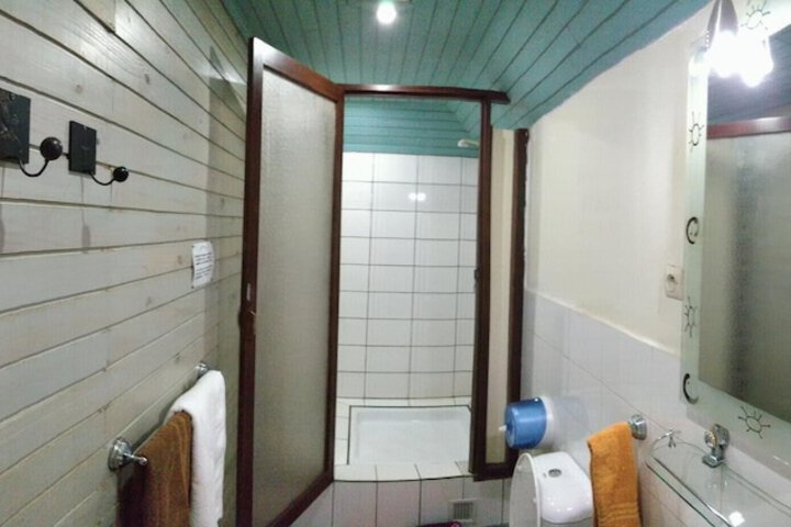 Room 18 of 33