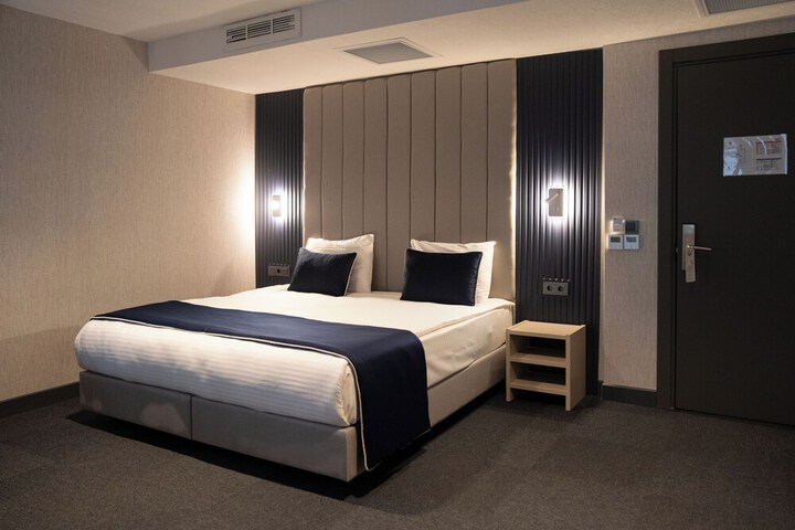 Room 11 of 49