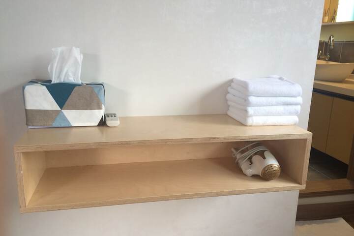 Room 27 of 68