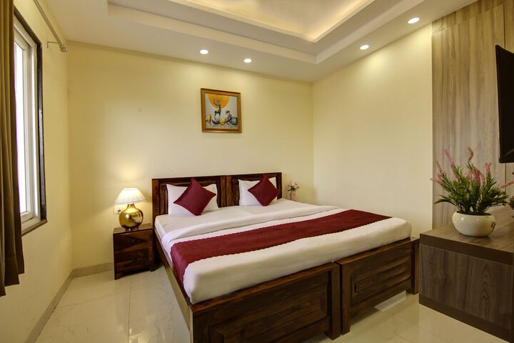 Room 3 of 8