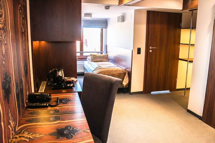 Room 63 of 146