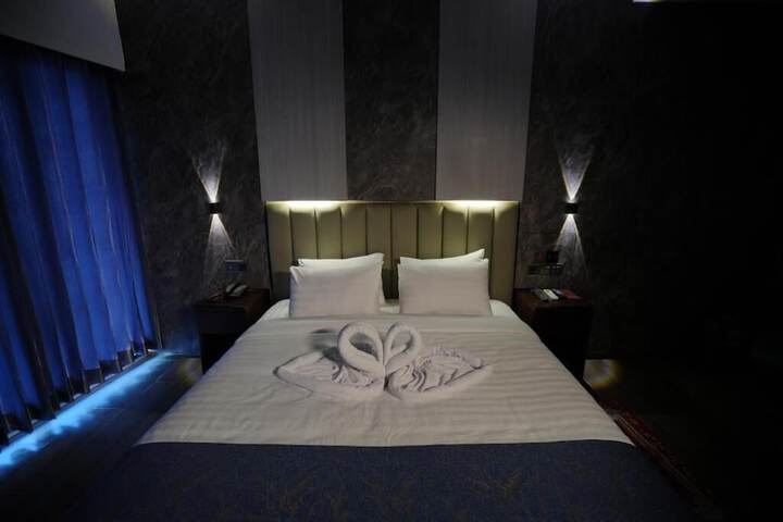 Room 52 of 77