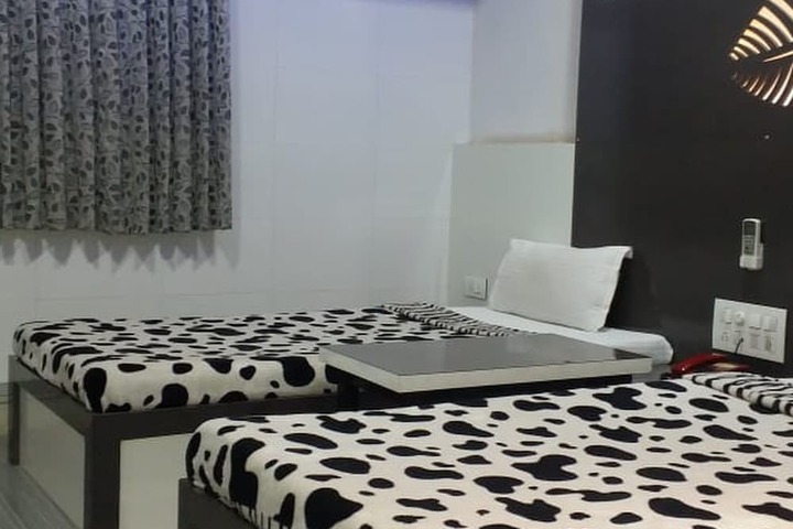 Room 6 of 12