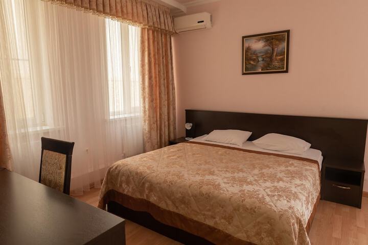 Room 32 of 66