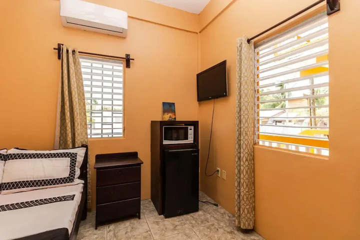 San Pedro Studios & Suites