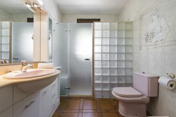 Room 2 of 39