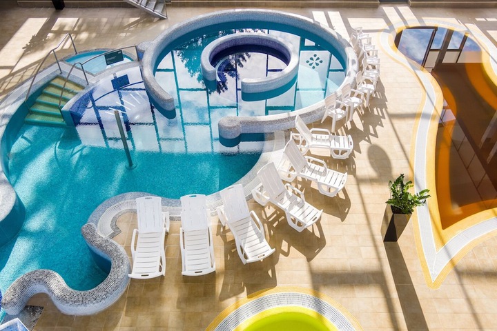 Hotel Pool