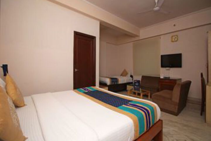 Room 4 of 18