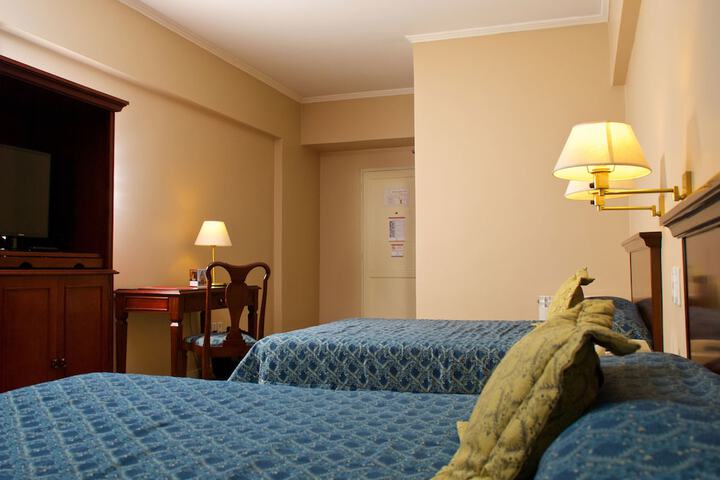 Room 8 of 37