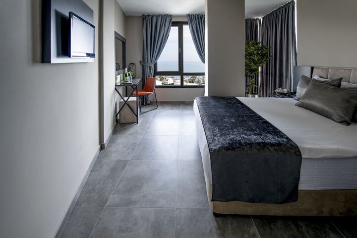 Room 15 of 62
