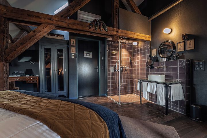Room 3 of 12