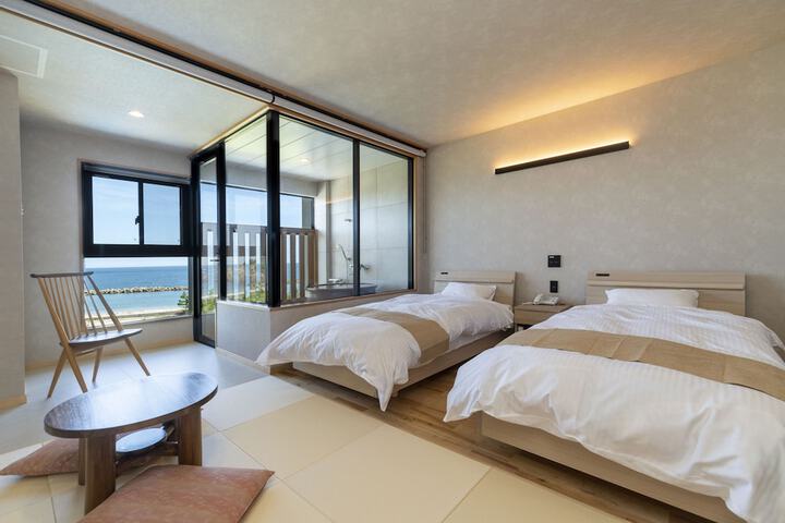 Room 5 of 10