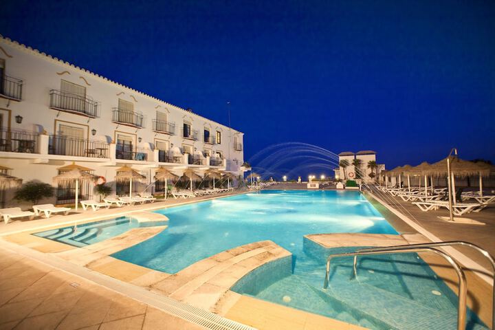 Hotel Pool