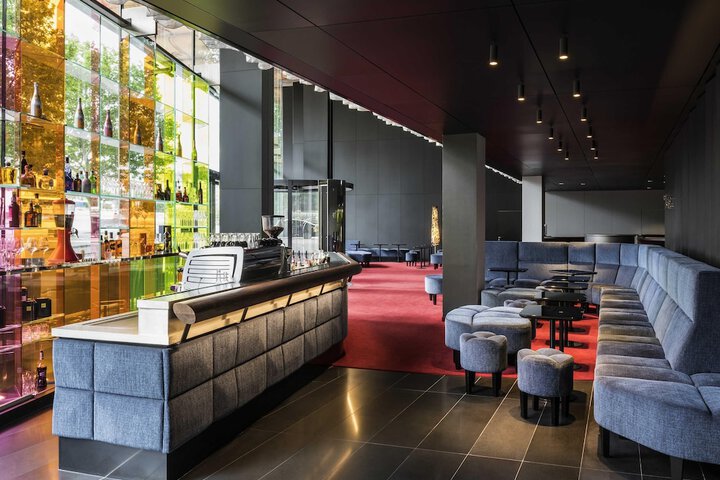 Lounge 153 of 193