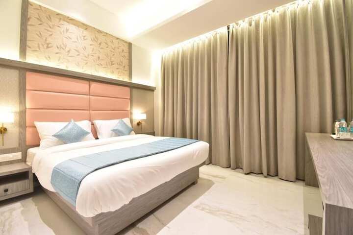 Room 8 of 25