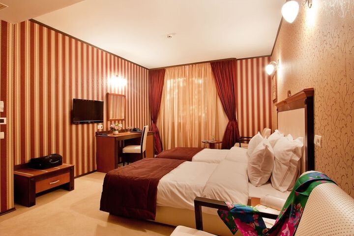 Room 12 of 51