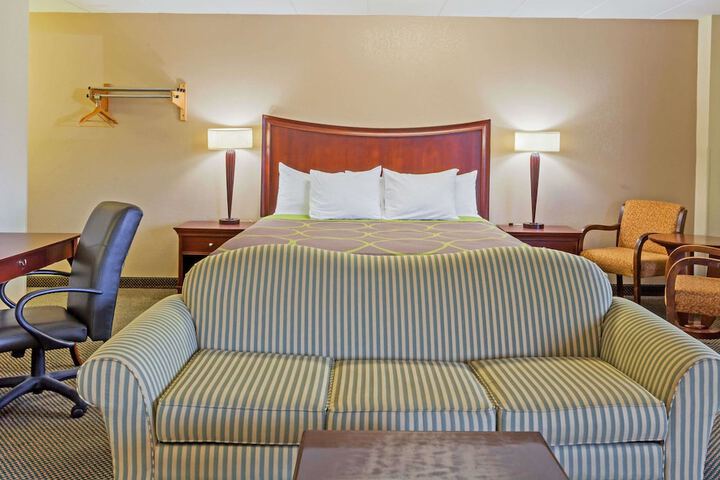 1 King Bed (7 of 14)
