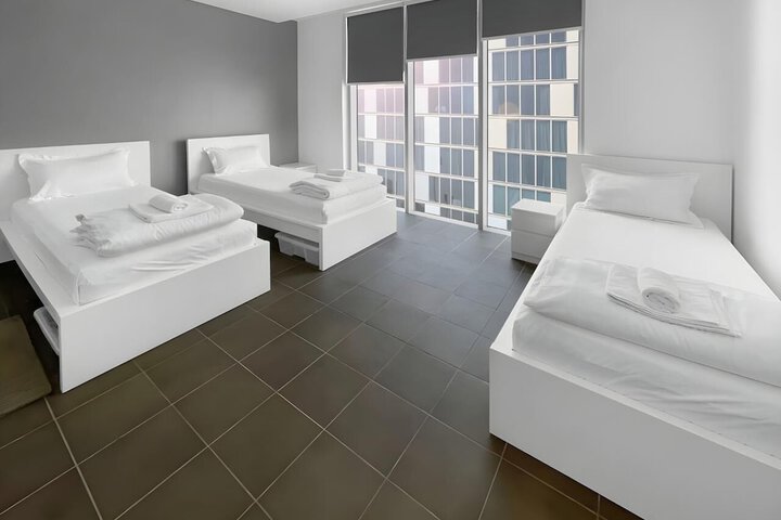 Room 5 of 8