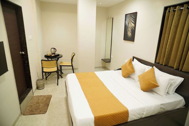 Room 6 of 32