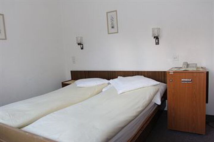 Room 42 of 53
