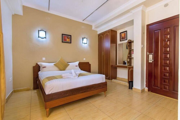 Room 8 of 43