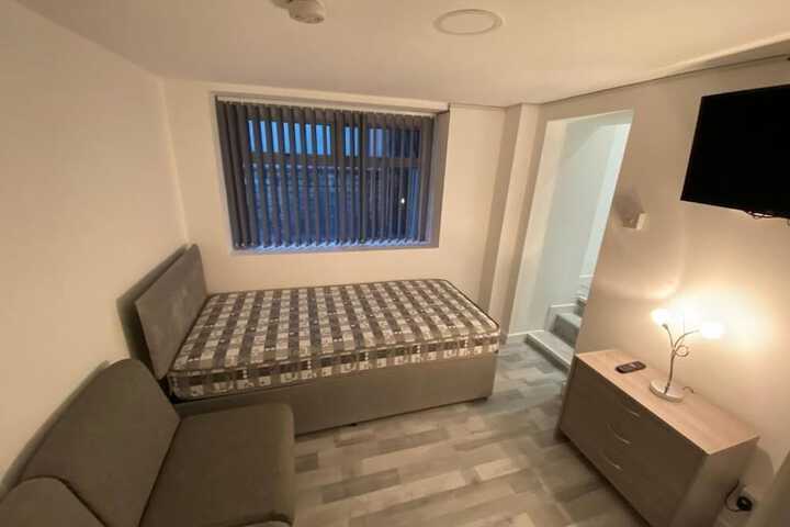 Room 8 of 32