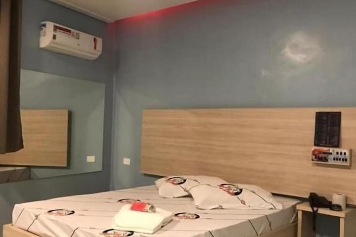 Room 3 of 6