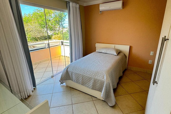 Room 2 of 7