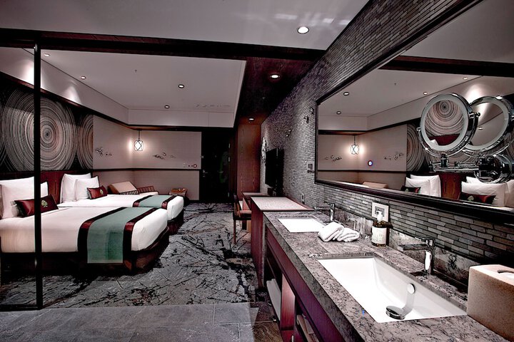 Room 33 of 56