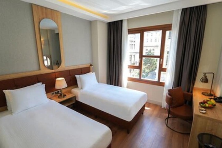 Room 33 of 110