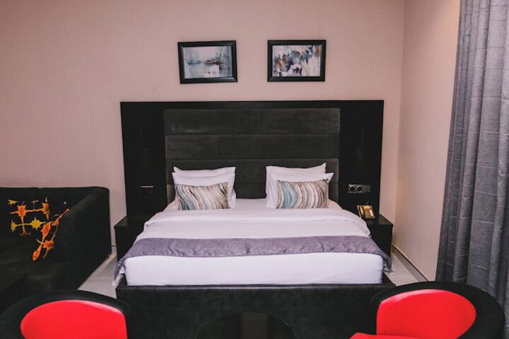 Room 3 of 37