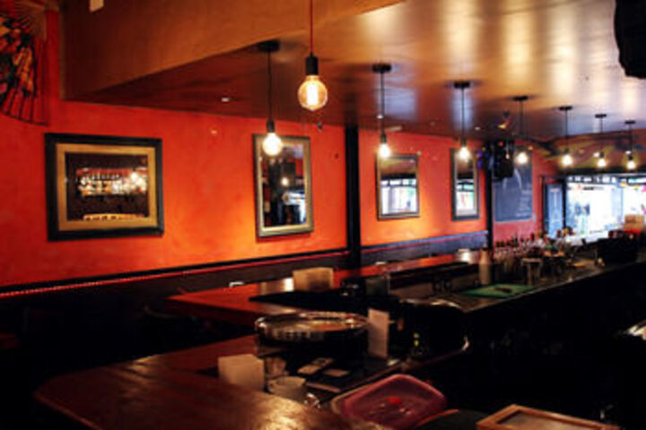 Lounge 30 of 43