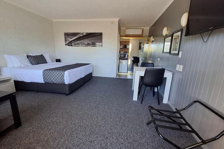Room 13 of 21