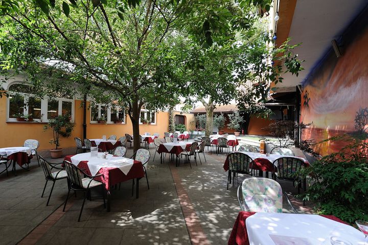Dining 52 of 61