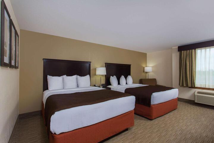 2 Queen Beds (1 of 5)