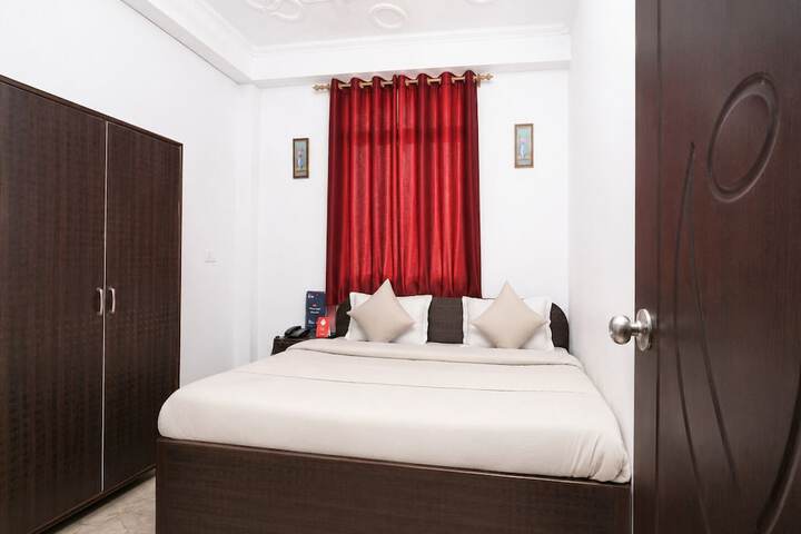 Room 5 of 9