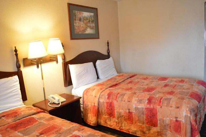 2 Double Beds (2 of 10)