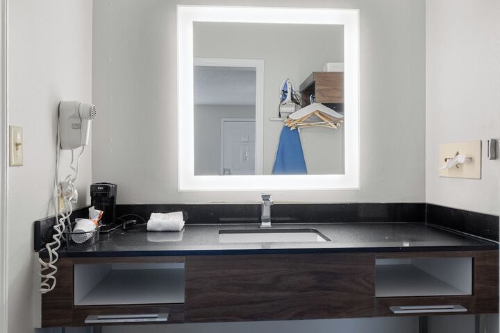 Standard King Bed Stair Accessible Only Bathtub (5 of 23)