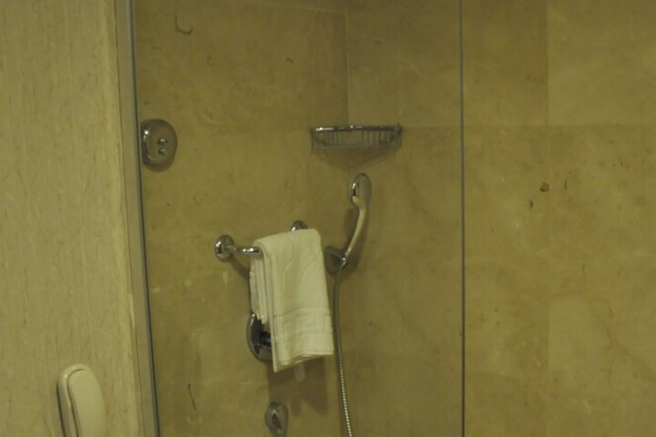 Room 8 of 17