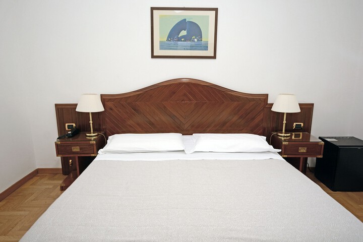 Room 13 of 46