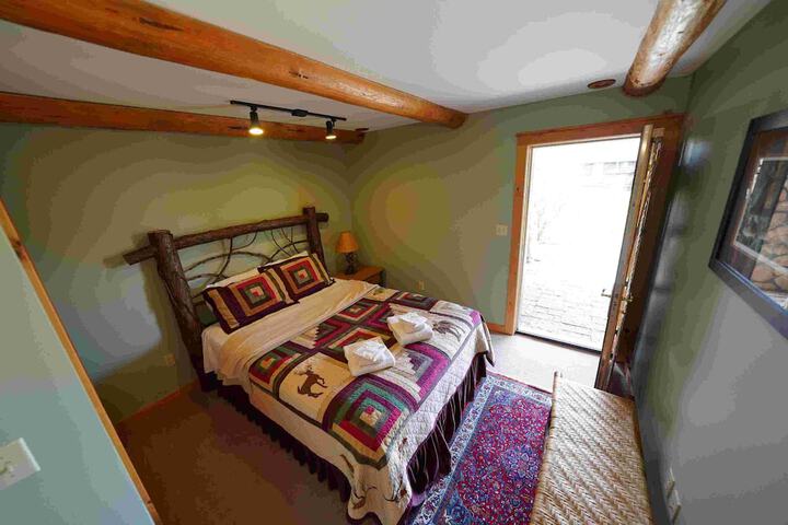 Room 52 of 241