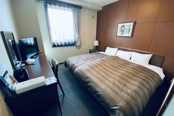 Room 8 of 33