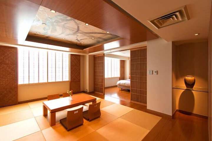 Room 2 of 65