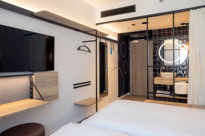 Room 19 of 49