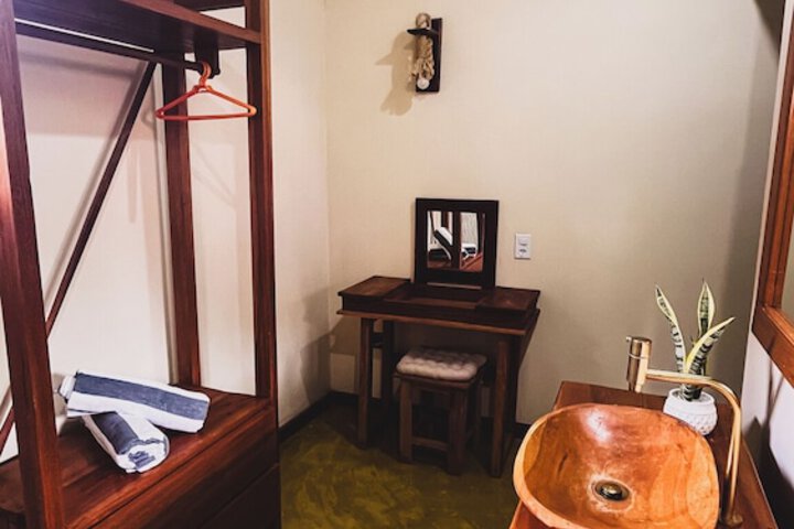 Room 4 of 27
