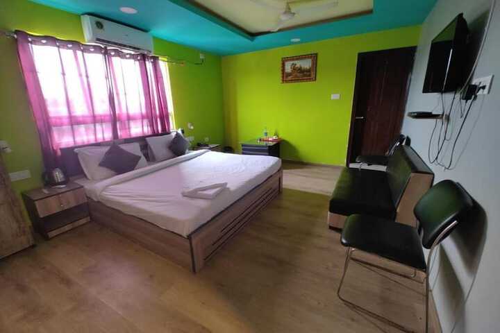 Room 5 of 10