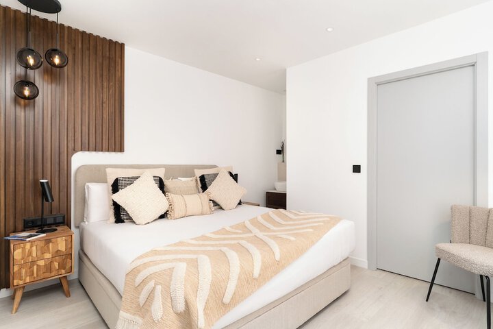 Room 6 of 72