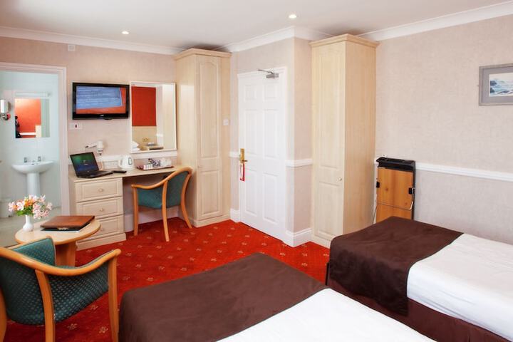Room 4 of 23